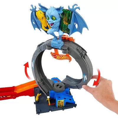 HOT WHEELS CITY BAT LOOP ATTACK PLAYSET WITH 1:64 SCALE