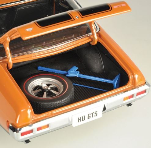 CLASSIC CARLECTABLES 1:18 HOLDEN HQ GTS MONARO